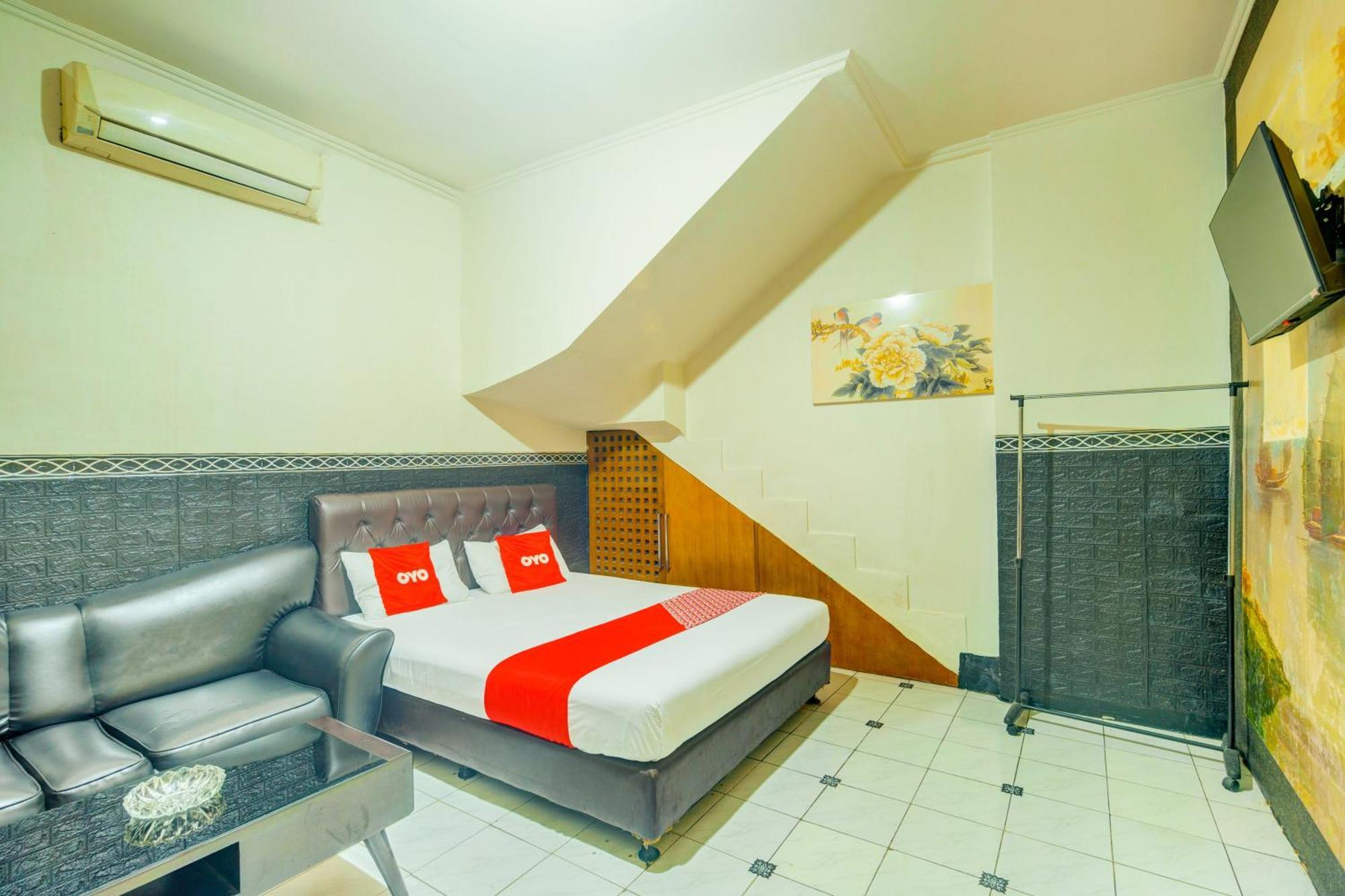 Oyo 93132 Modom Homestay Near Rs Islam Jakarta Pondok Kopi Luaran gambar