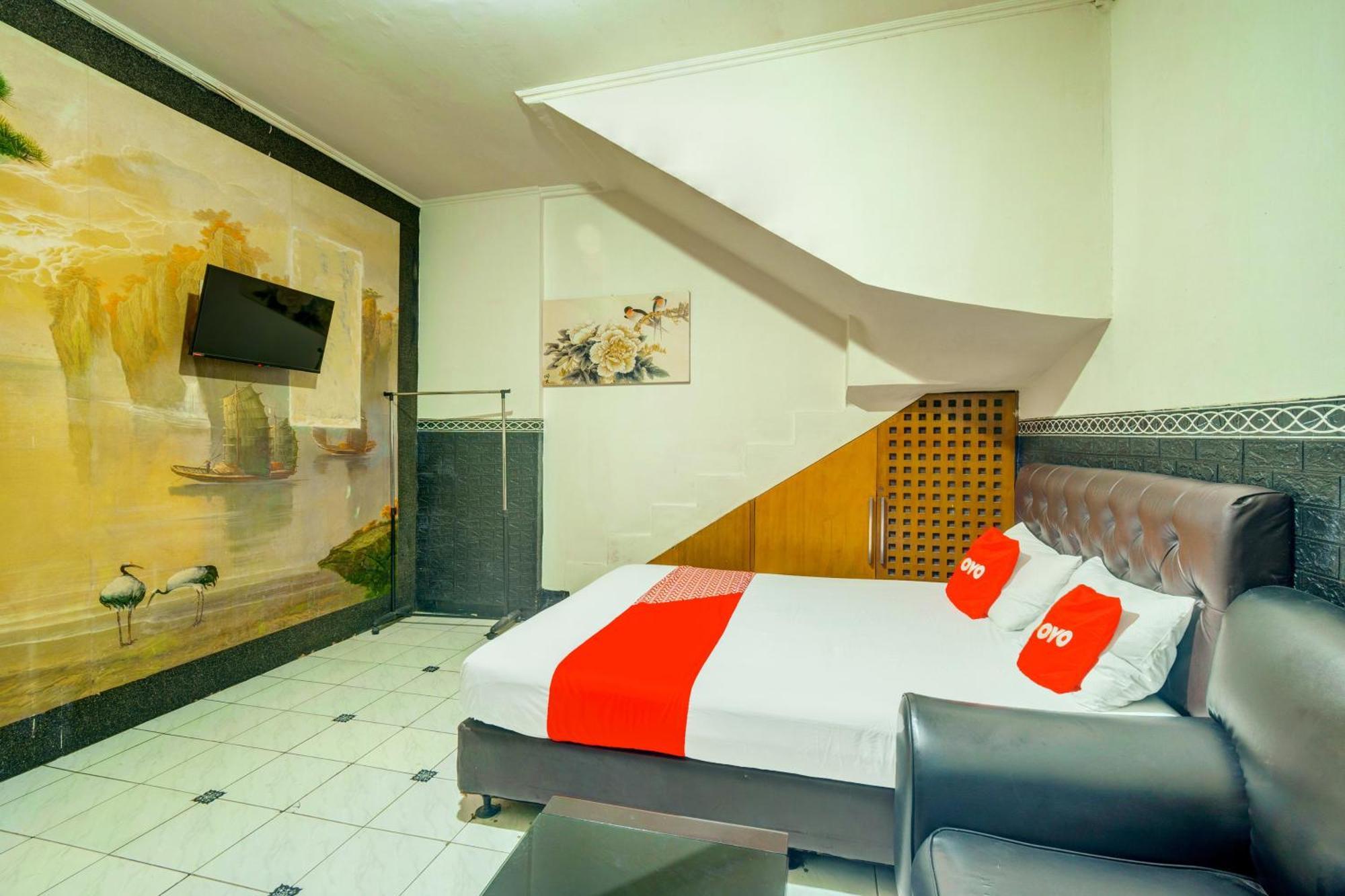 Oyo 93132 Modom Homestay Near Rs Islam Jakarta Pondok Kopi Luaran gambar