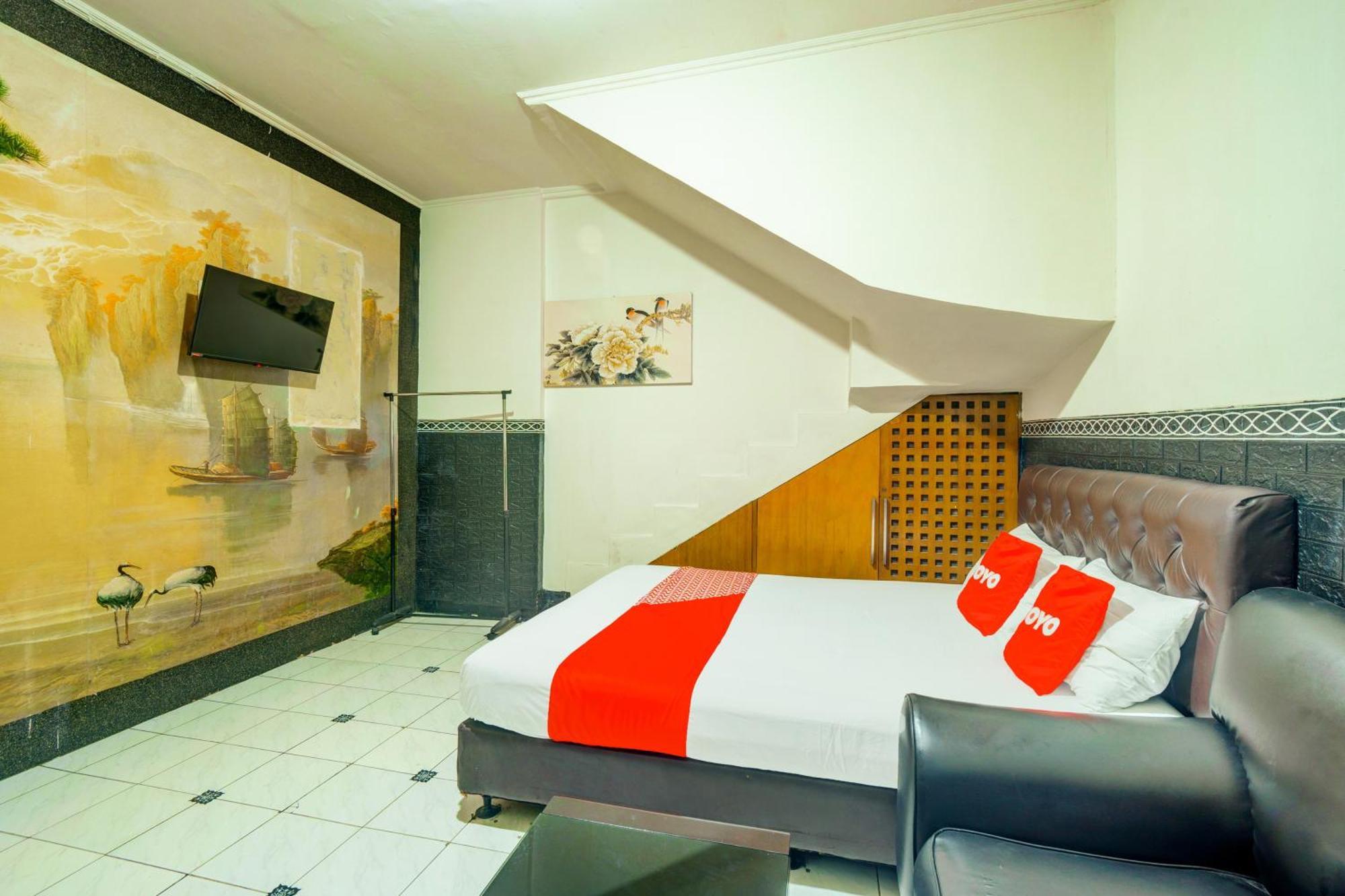 Oyo 93132 Modom Homestay Near Rs Islam Jakarta Pondok Kopi Luaran gambar