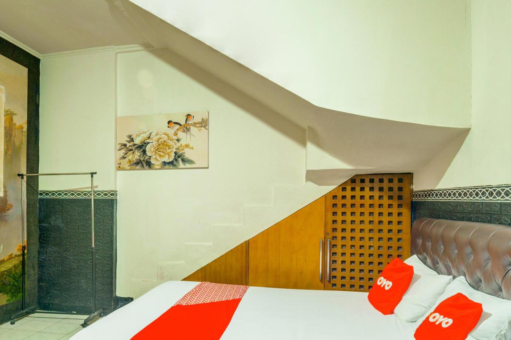 Oyo 93132 Modom Homestay Near Rs Islam Jakarta Pondok Kopi Luaran gambar