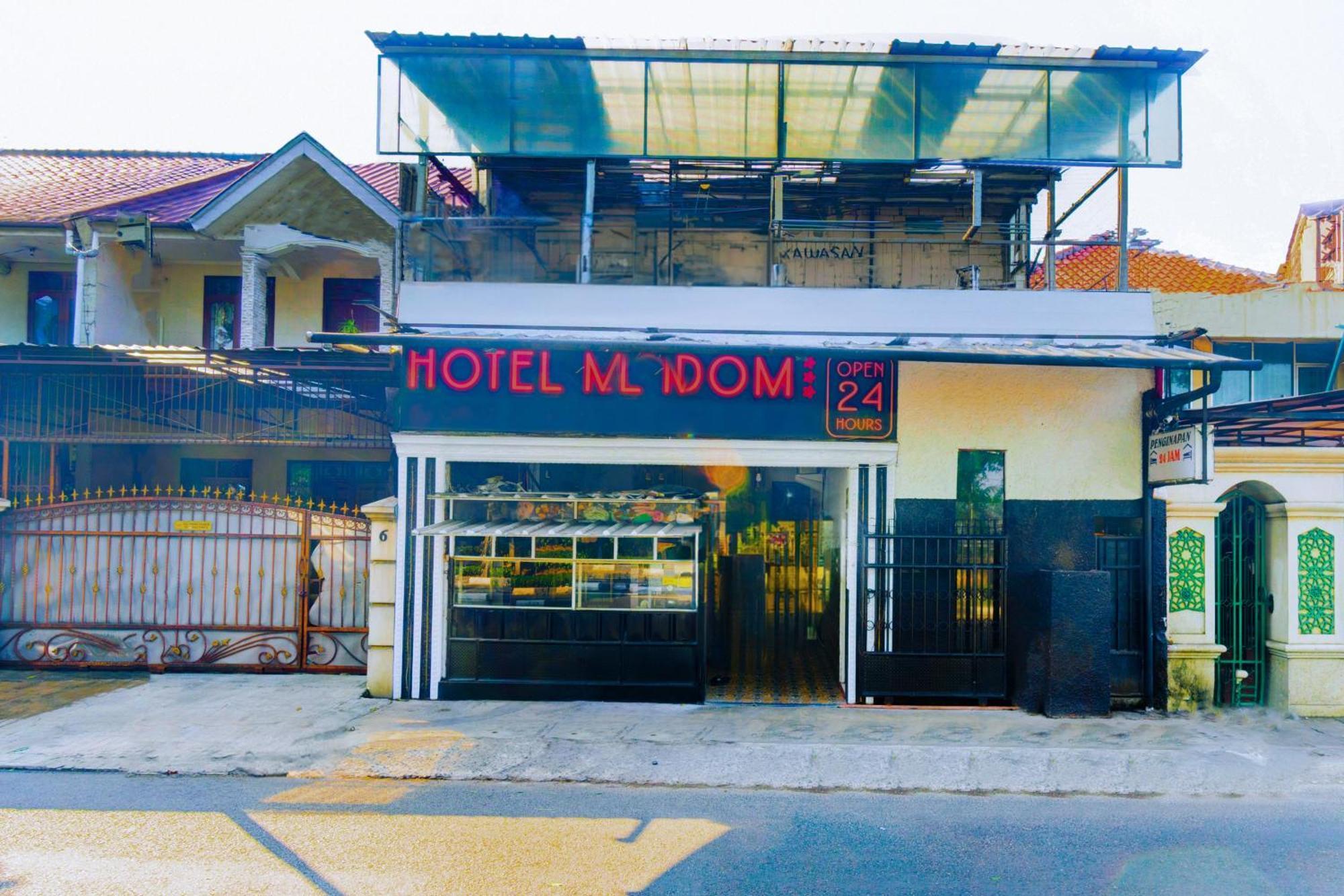 Oyo 93132 Modom Homestay Near Rs Islam Jakarta Pondok Kopi Luaran gambar