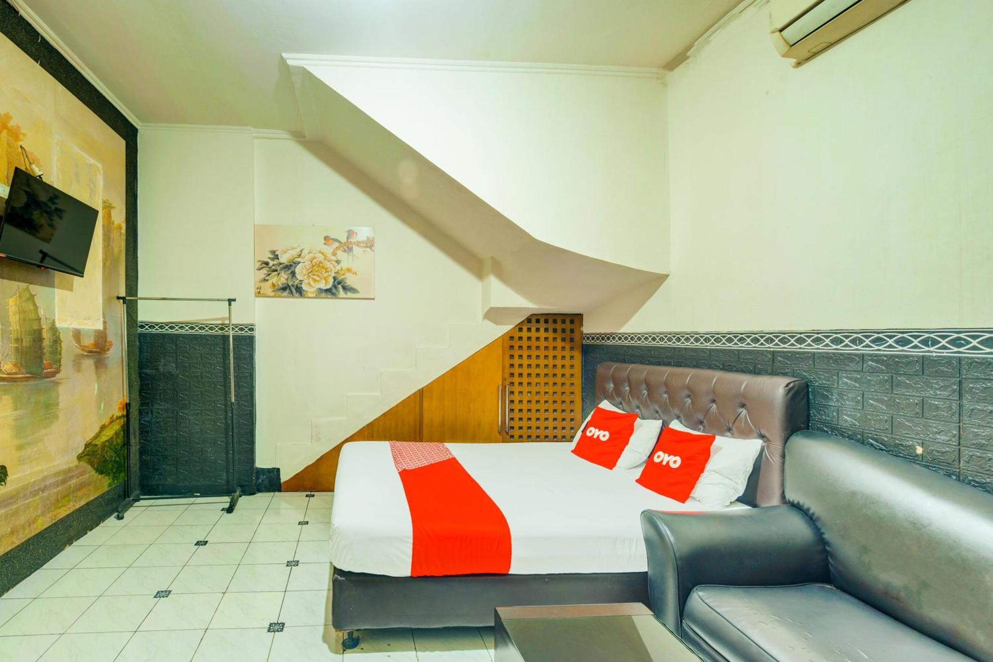 Oyo 93132 Modom Homestay Near Rs Islam Jakarta Pondok Kopi Luaran gambar