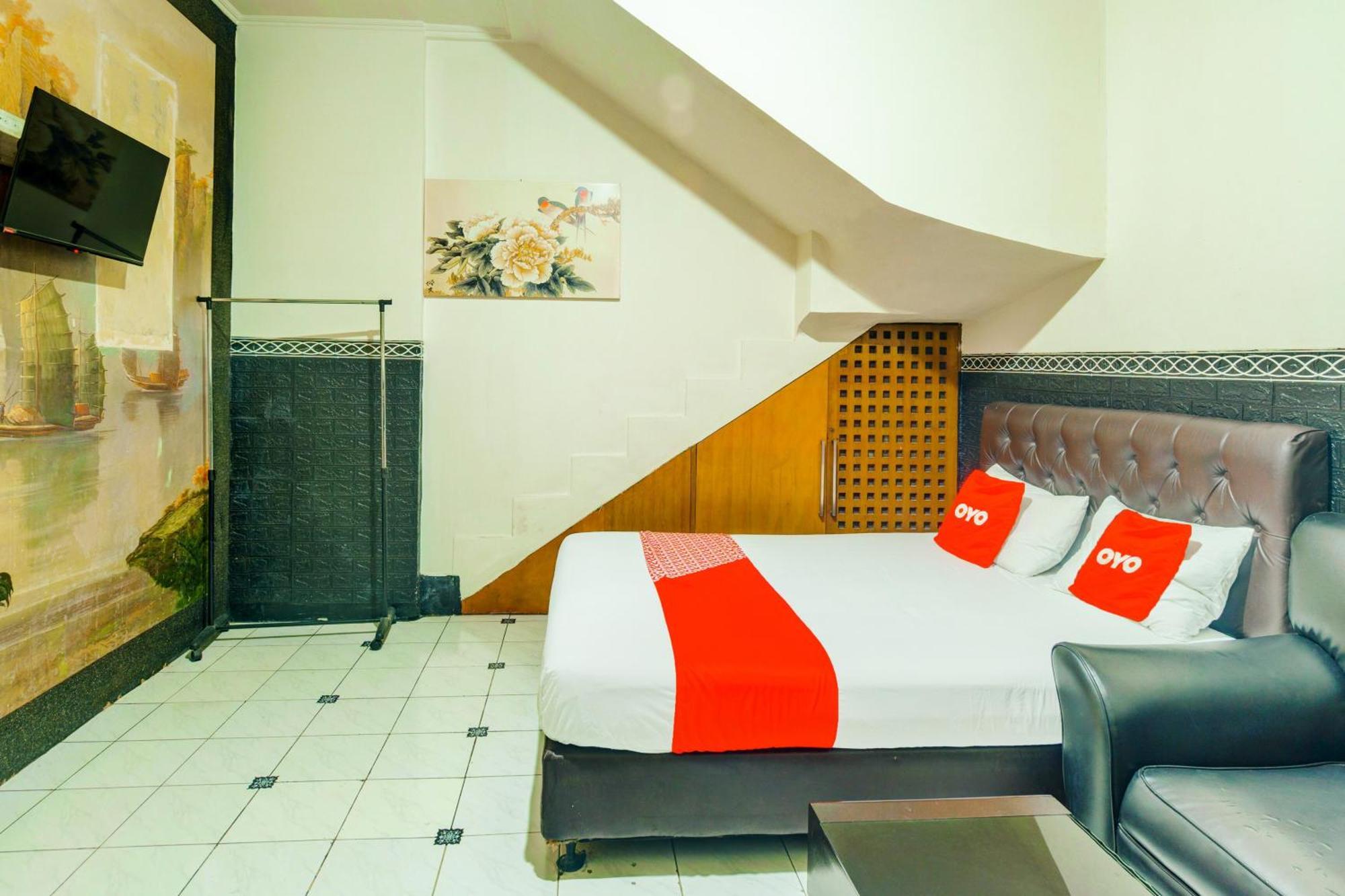 Oyo 93132 Modom Homestay Near Rs Islam Jakarta Pondok Kopi Luaran gambar