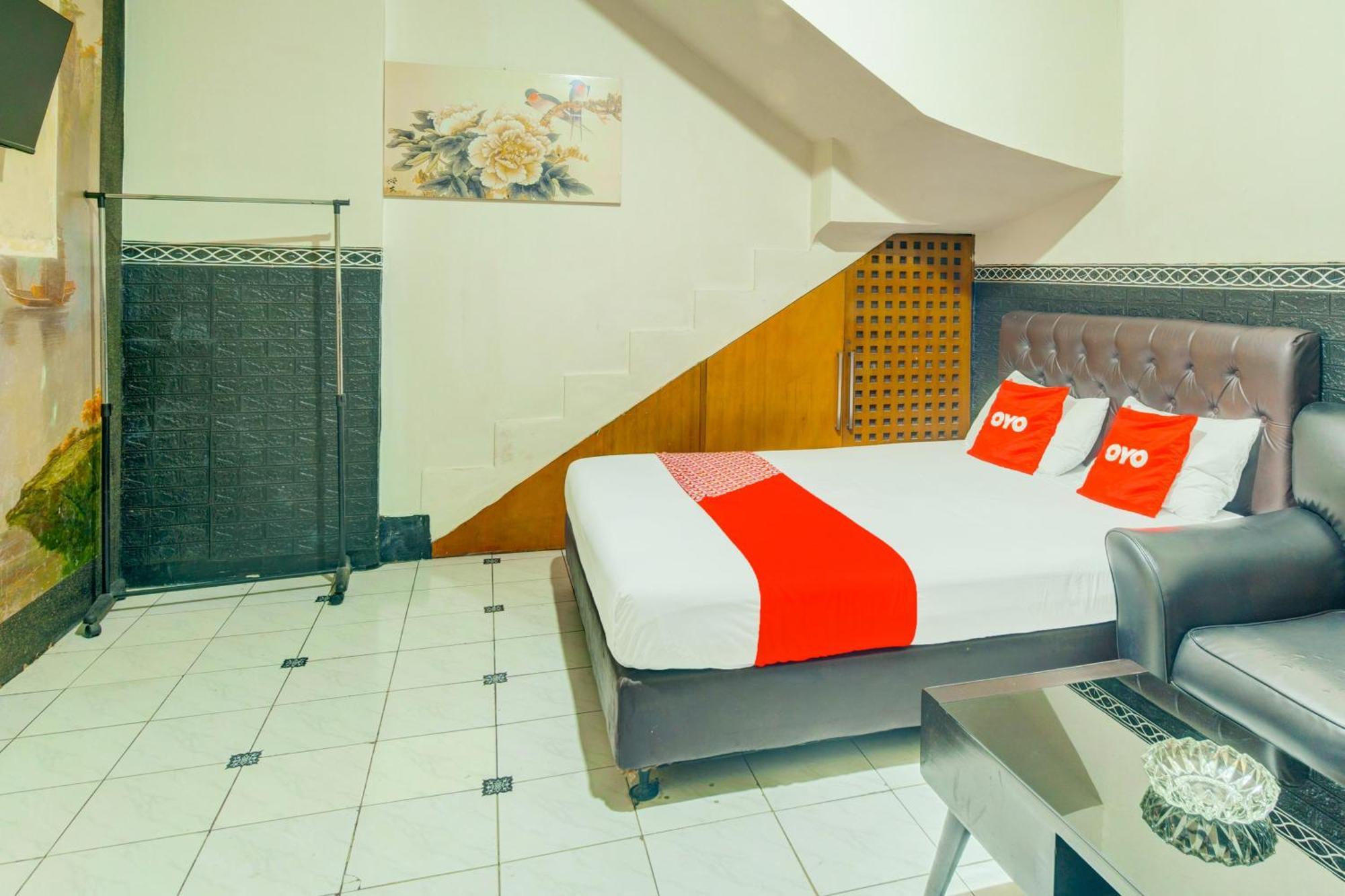 Oyo 93132 Modom Homestay Near Rs Islam Jakarta Pondok Kopi Luaran gambar